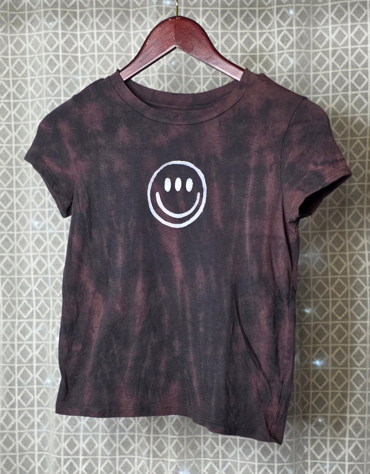 Small Third Eye Smiley Print Bleach Dyed Tee