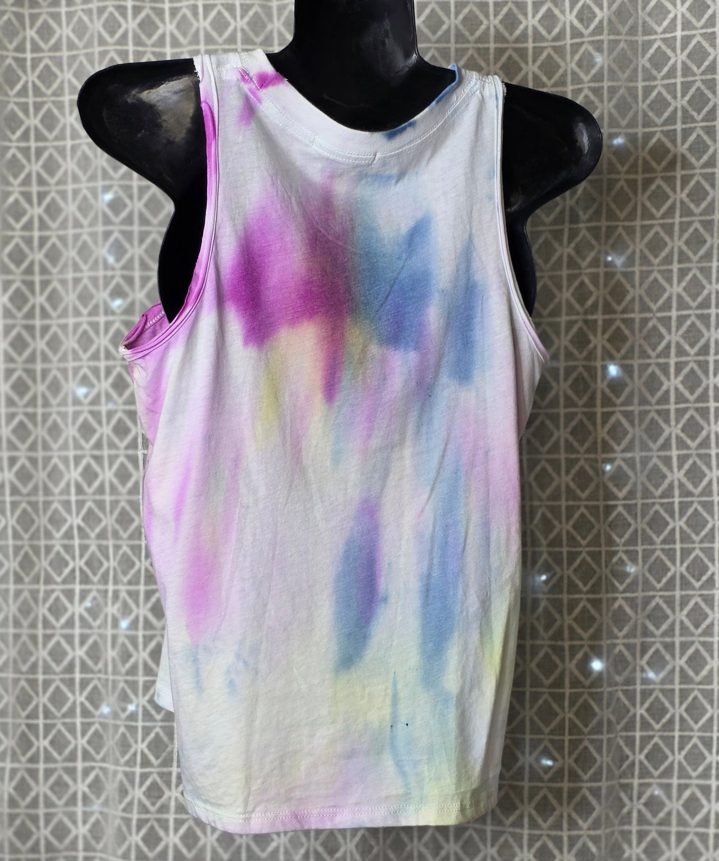 XS Tribal Heart Print Watercolor Tank